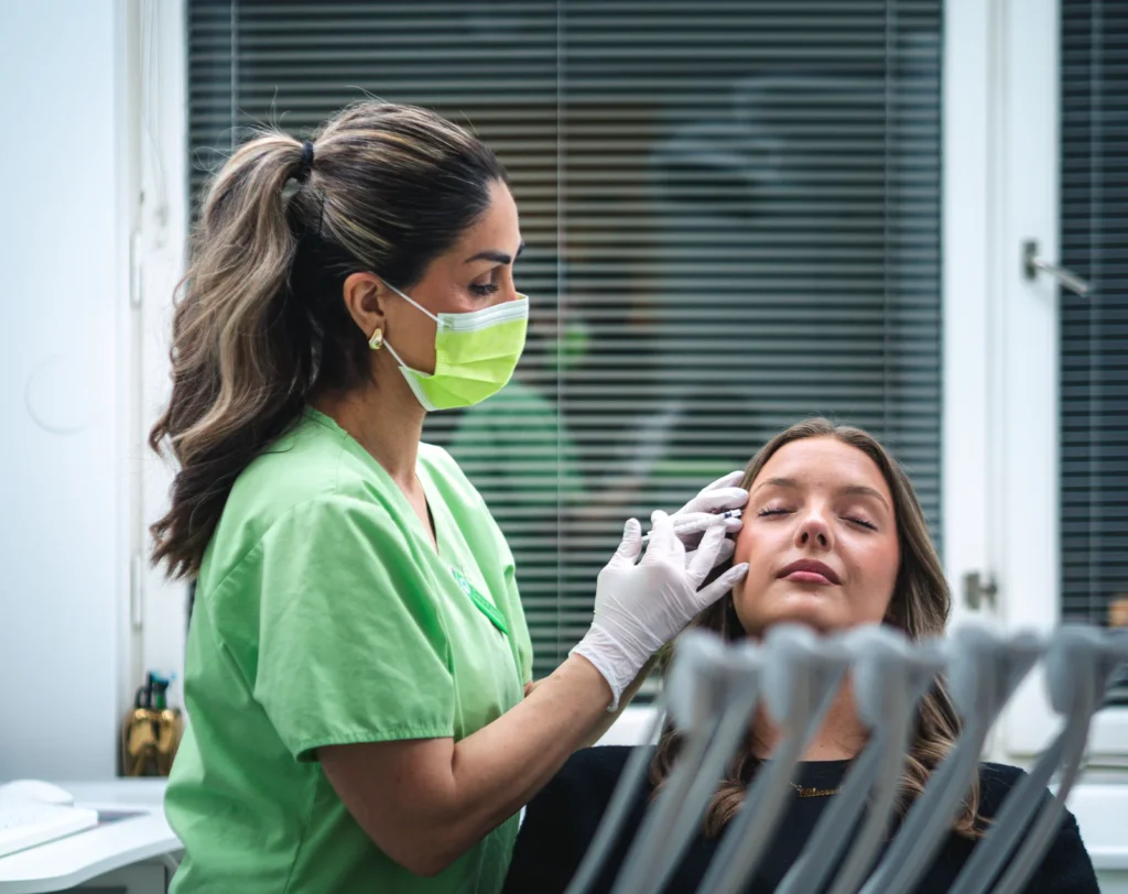 Pågående behandling av Sara Famili hos Sara's Beauty